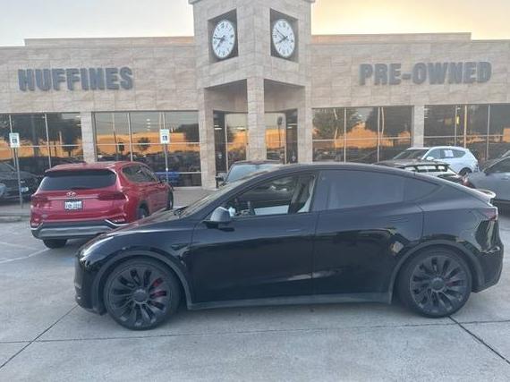 TESLA MODEL Y 2020 5YJYGDEF4LF037772 image